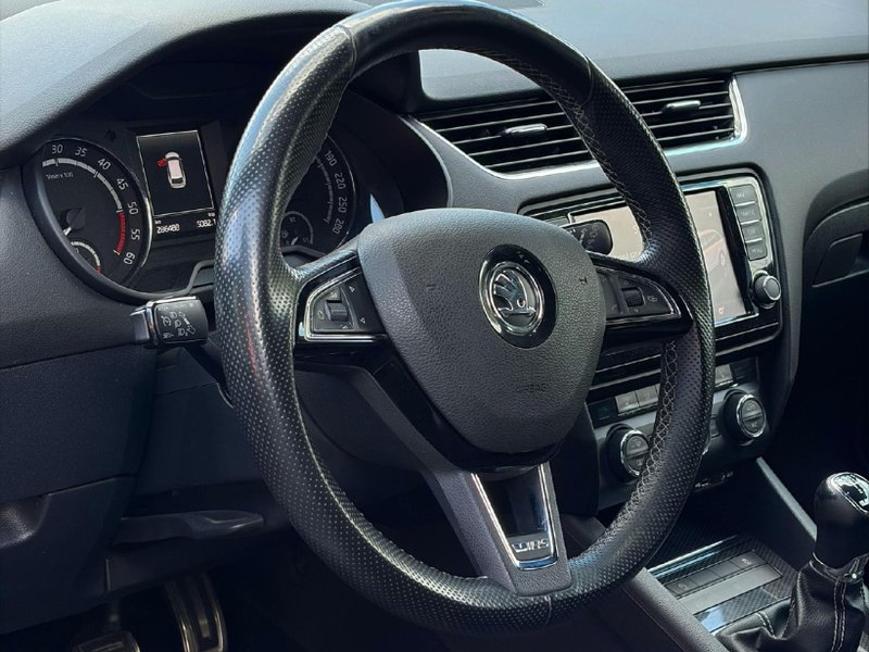 Škoda Octavia RS Combi 2.0 TDI — кермо та панель приладів