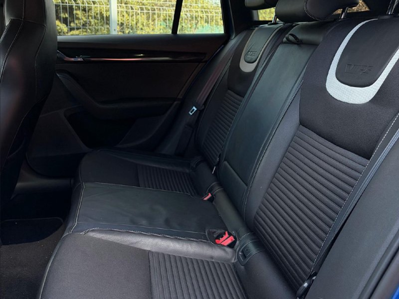 Škoda Octavia RS Combi 2.0 TDI — задні сидіння