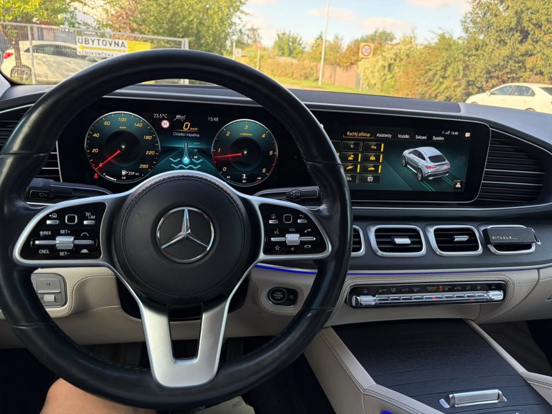 Mercedes-Benz GLE 400 d 4MATIC Coupé — приладова панель та кермо