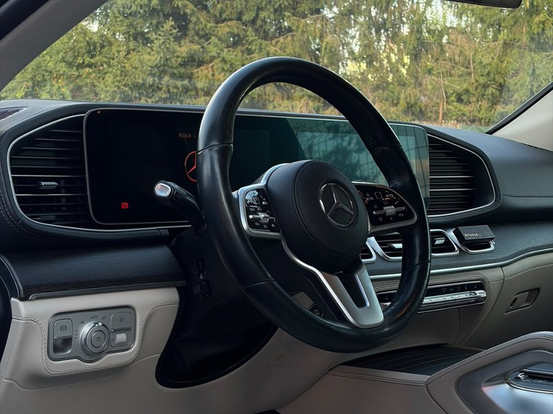 Mercedes-Benz GLE 400 d 4MATIC Coupé — кермо та панель приладів, крупний план