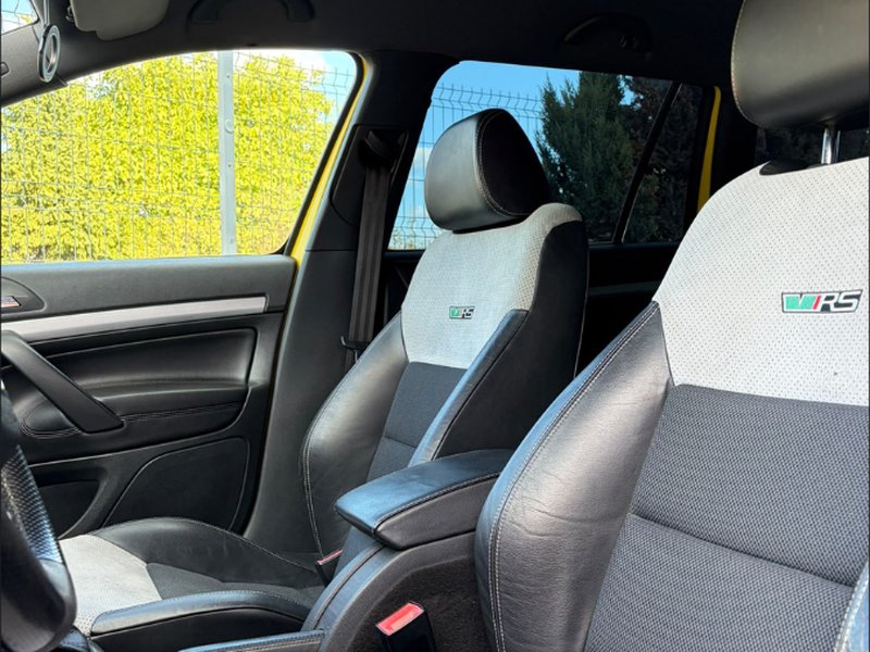 Škoda Octavia II RS 2.0 TDI — спортивні передні сидіння