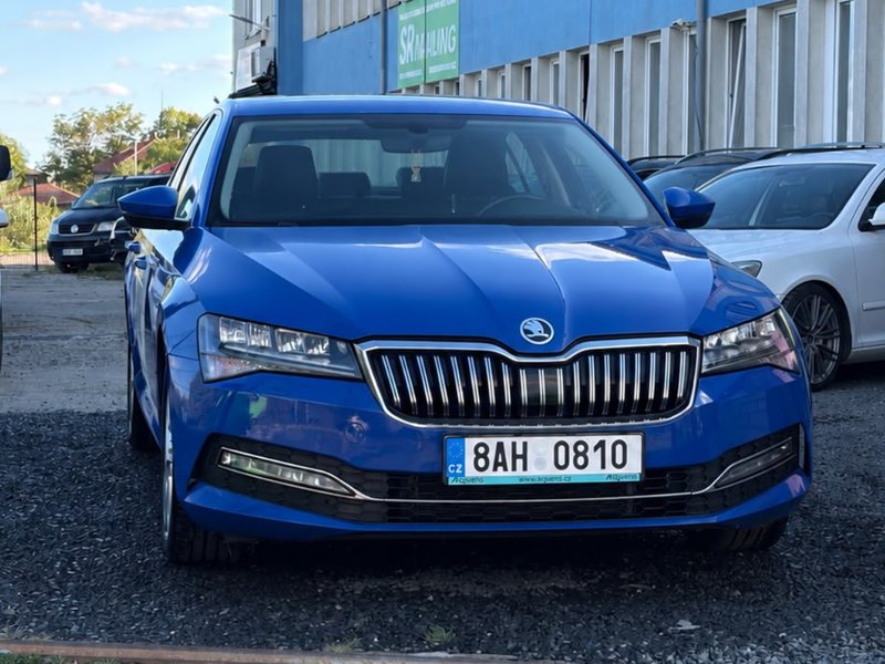 Škoda Superb Sedan 2.0 TDI — екстер'єр спереду
