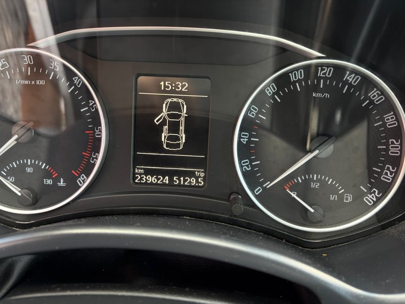 Škoda Octavia II 2.0 TDI — панель приладів, пробіг