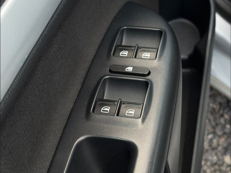Škoda Octavia II 2.0 TDI — панель дверей та кнопки вікон