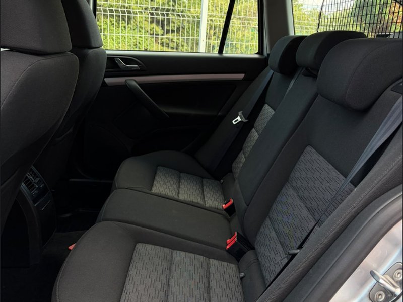 Škoda Octavia II 2.0 TDI — задні сидіння