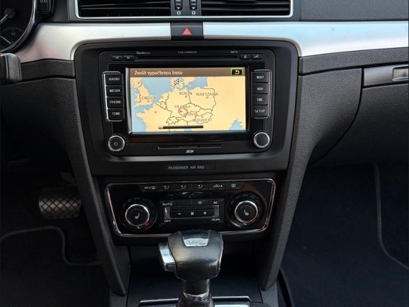 Škoda Superb 2.0 TDI — екран навігації