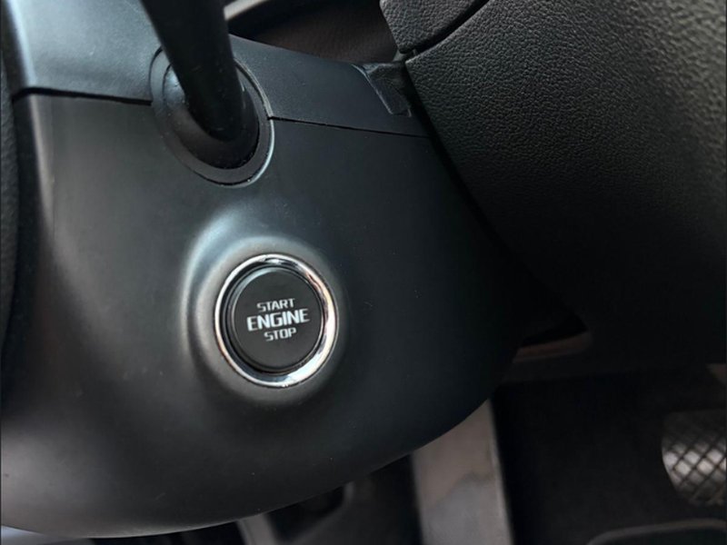 Škoda Superb 2.0 TDI — важіль АКПП та кнопка запуску двигуна