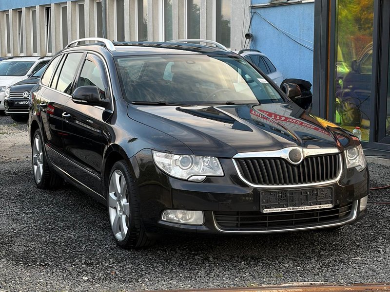 Škoda Superb 2.0 TDI — екстер'єр спереду, ближче
