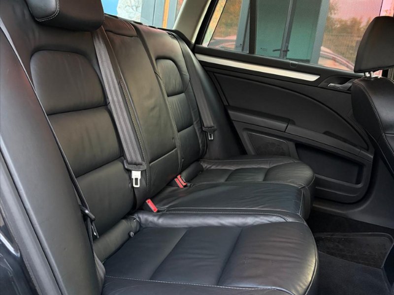 Škoda Superb 2.0 TDI — задні сидіння