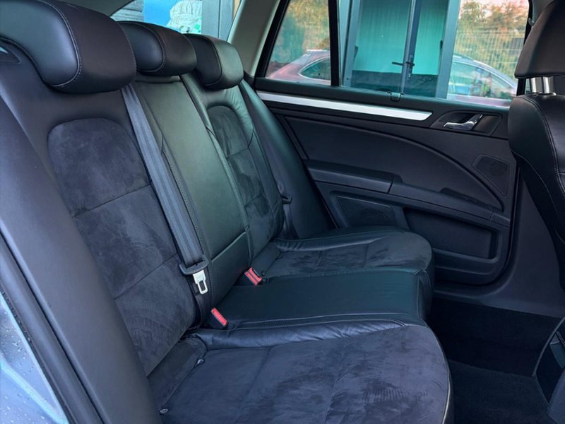 Škoda Superb 2.0 TDI — задні сидіння