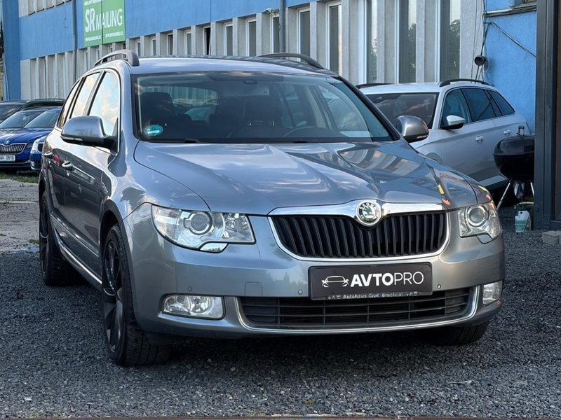 Škoda Superb 2.0 TDI — екстер'єр спереду, ближче